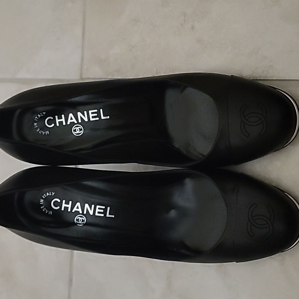 Chanel shoes 39.5. Great condition.
